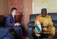 驻尼日尔大使蒋烽会见尼贸易和工业部长-中非友好经贸发展工作委员会