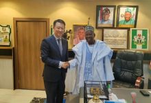 驻尼日利亚大使会见尼全体进步大会党全国主席甘杜杰-中非友好经贸发展工作委员会