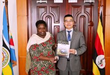 驻乌干达使馆临时代办拜会乌副总统阿卢波-中非友好经贸发展工作委员会