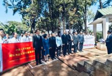 驻埃塞俄比亚大使一行祭扫梅庚年烈士墓-中非友好经贸发展工作委员会