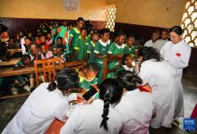 中国援喀麦隆医疗队在当地开展义诊活动-中非友好经贸发展工作委员会