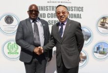 驻博茨瓦纳大使拜会博司法与惩教事务部长拉马奥特瓦纳-中非友好经贸发展工作委员会