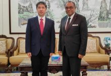 驻喀麦隆大使会见喀人民民主联盟副总书记、劳动和社会保障部长奥沃纳-中非友好经贸发展工作委员会